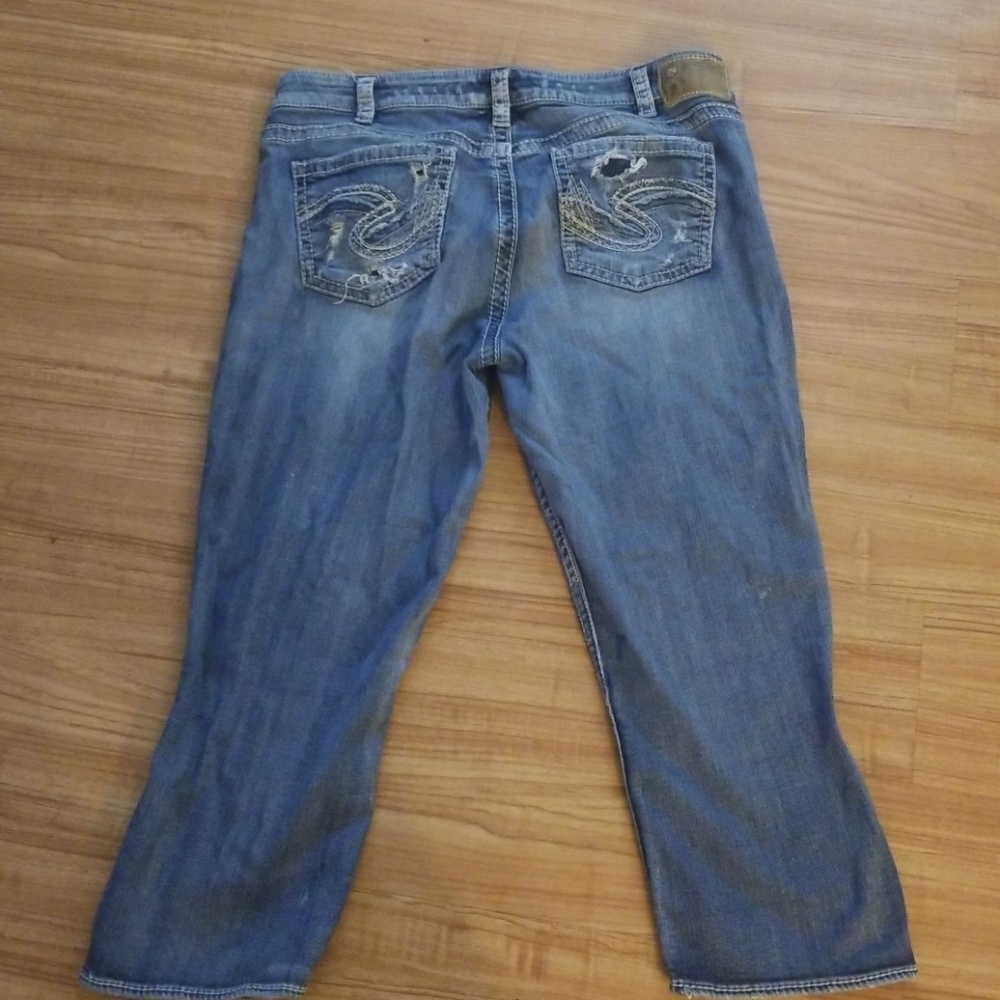 silver cropped jeans 💚
